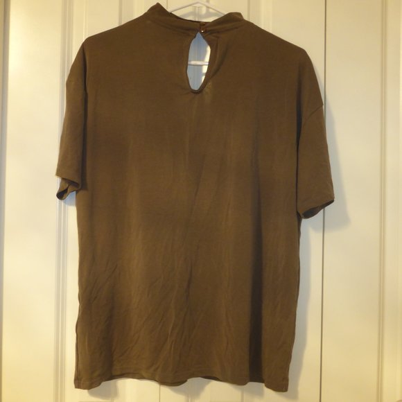 BEBE olive green oversized v-neck choker top - Picture 7 of 9